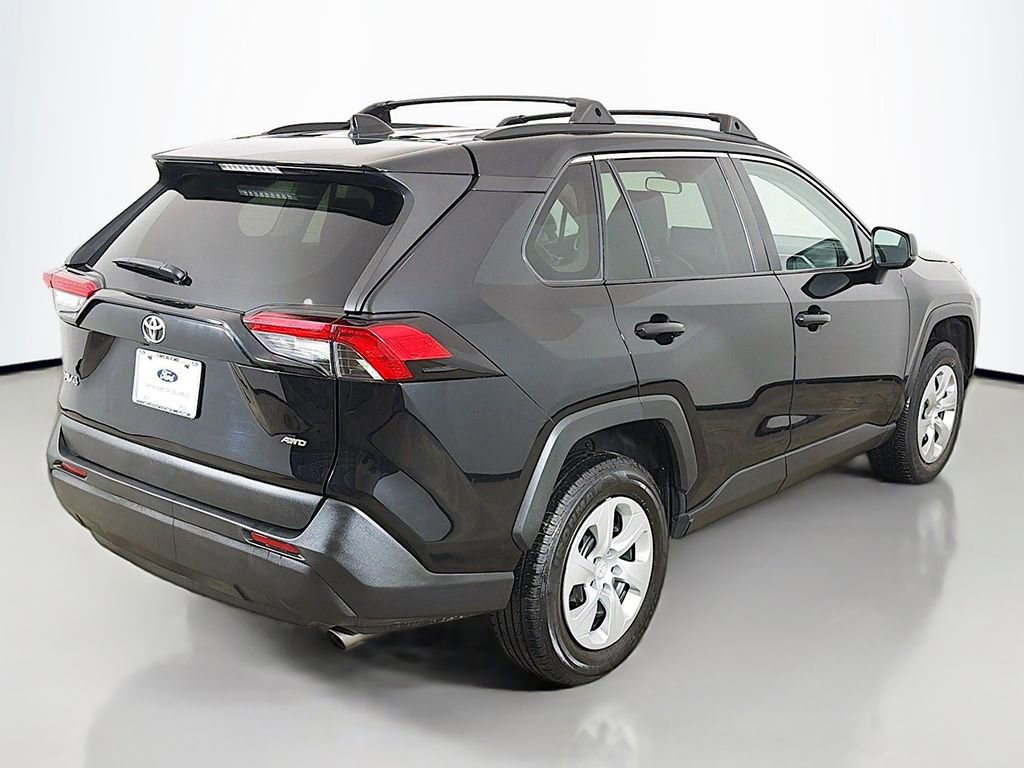 Used 2021 Toyota RAV4 LE image 8