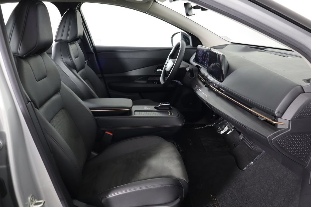 Used 2024 Nissan Ariya AWD image 18