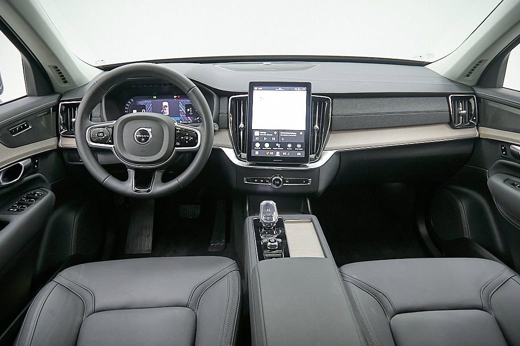 New 2026 Volvo XC90 B6 Plus w/ Protection Package Premier image 25