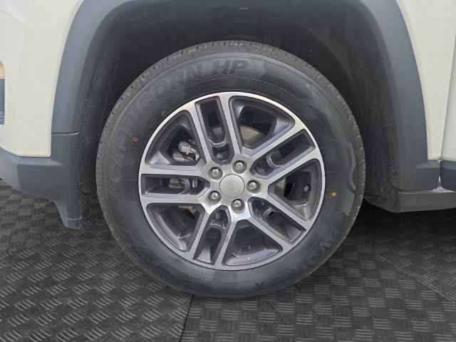 Used 2018 Jeep Compass Latitude w/ Popular Equipment Group FWD image 34