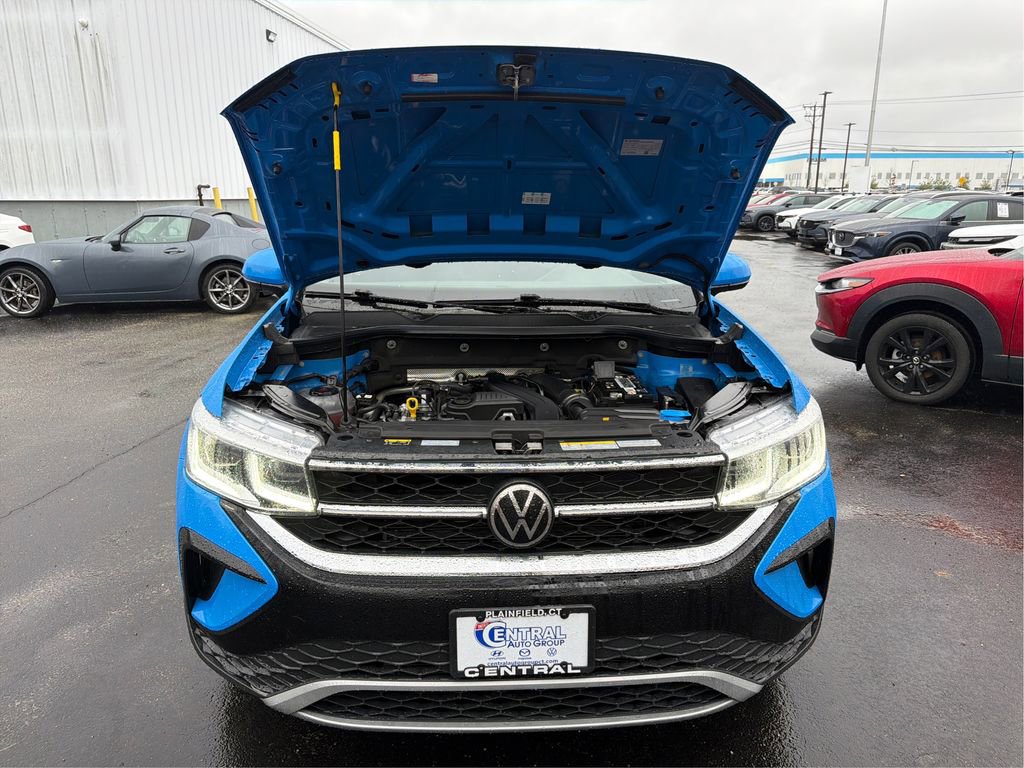 Used 2022 Volkswagen Taos SEL w/ Panoramic Sunroof Package image 11