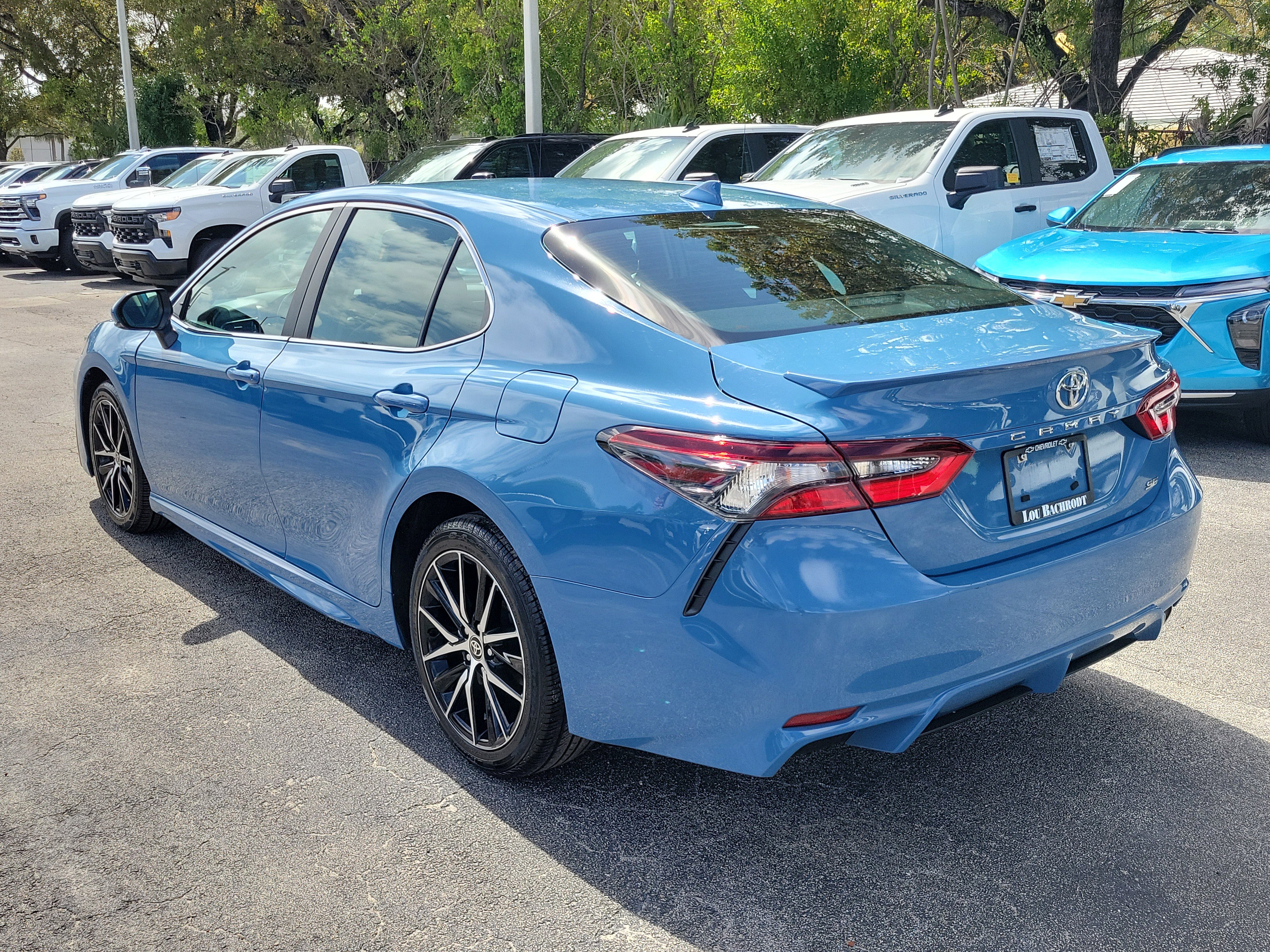 Used 2024 Toyota Camry SE image 5