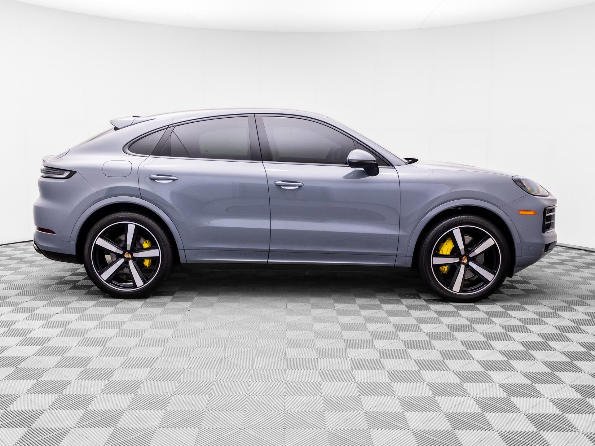 Certified 2025 Porsche Cayenne Coupe AWD/4WD image 6