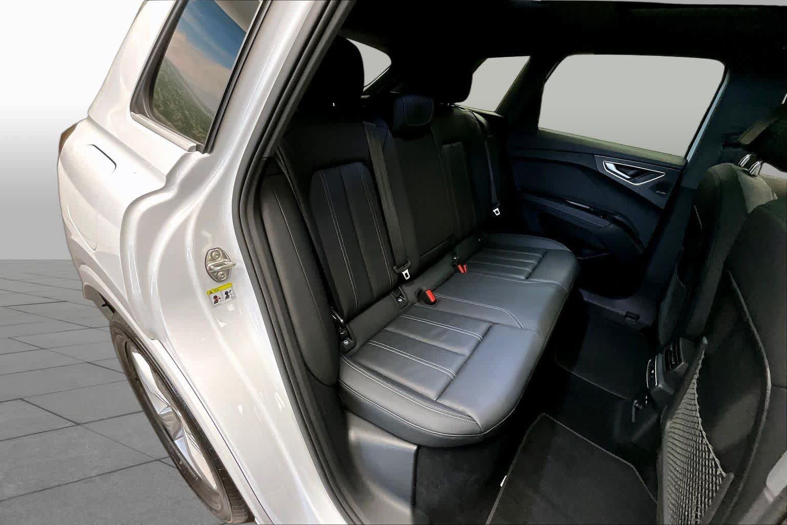 Used 2024 Audi Q4 e-tron Prestige AWD/4WD image 19