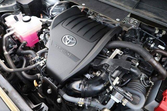 Used 2025 Toyota Highlander XSE AWD/4WD image 32