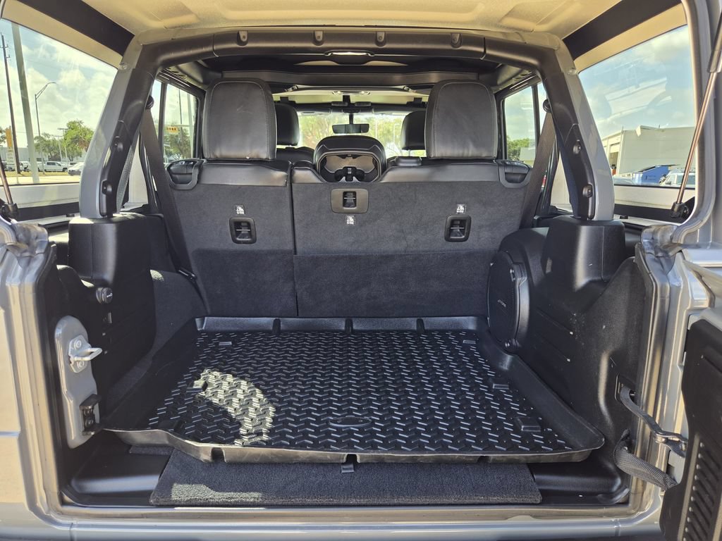 Used 2020 Jeep Wrangler Unlimited Sahara AWD/4WD image 28