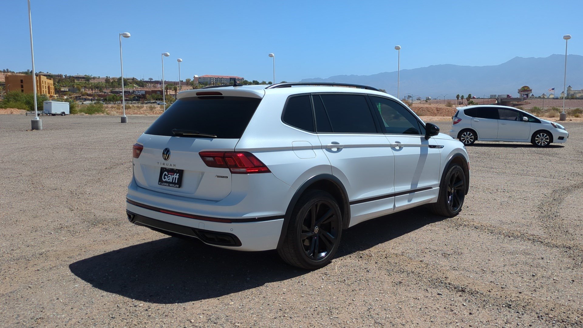 Used 2023 Volkswagen Tiguan SE R-Line AWD/4WD image 3