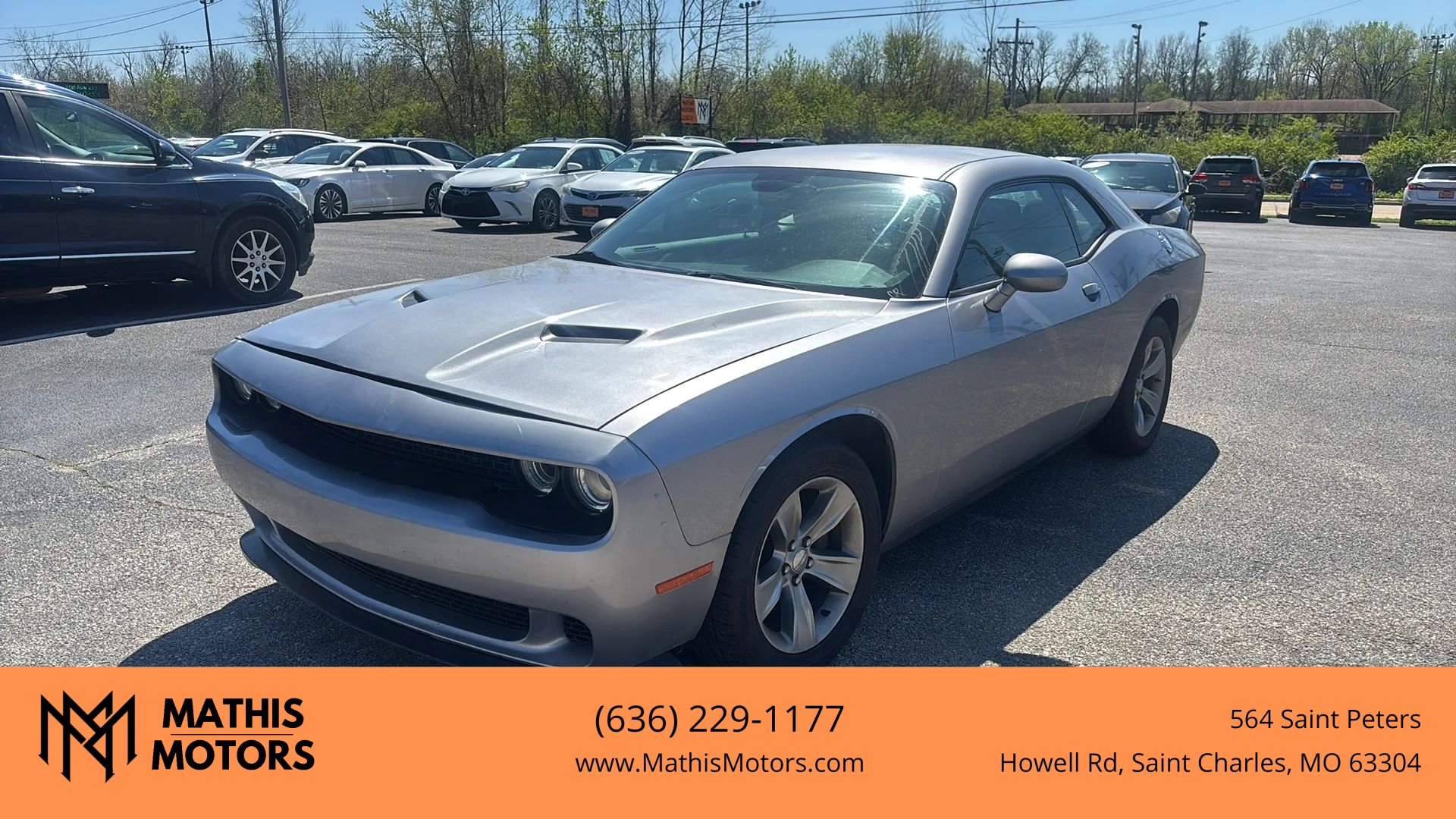 Used 2017 Dodge Challenger SXT image 1