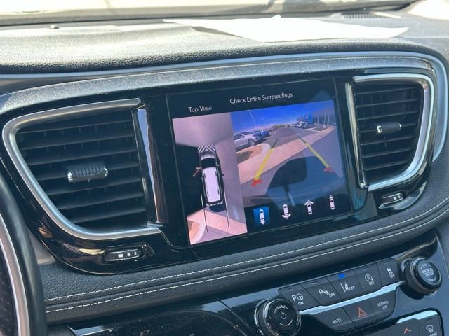 Used 2020 Chrysler Pacifica Limited w/ Advanced Safetytec Group FWD image 9