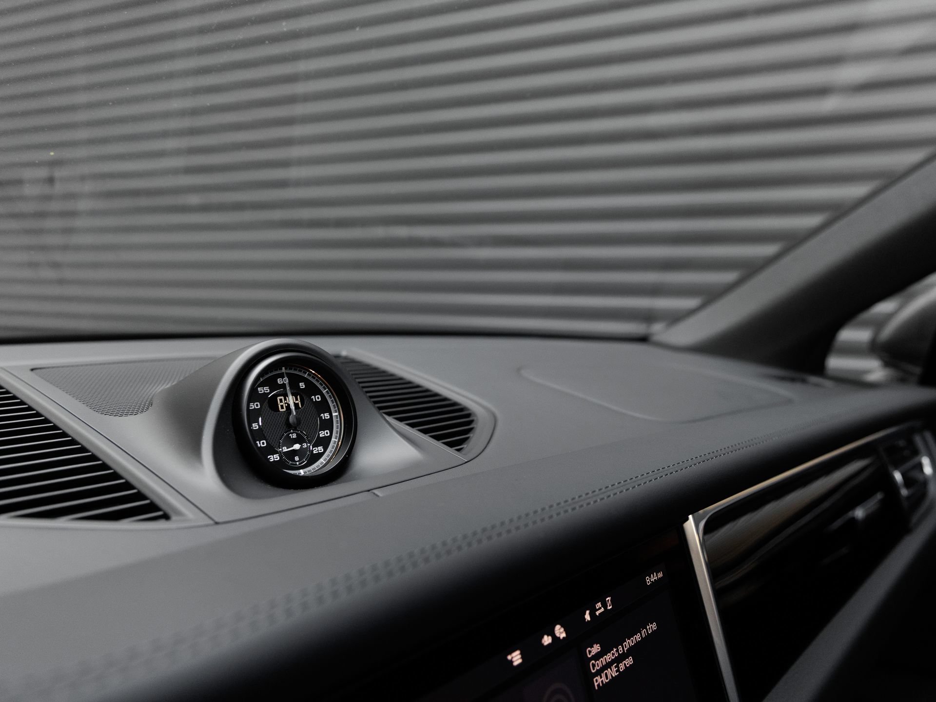 Certified 2025 Porsche Macan Turbo AWD/4WD image 21