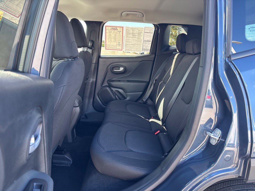 Used 2023 Jeep Renegade Latitude AWD/4WD image 13