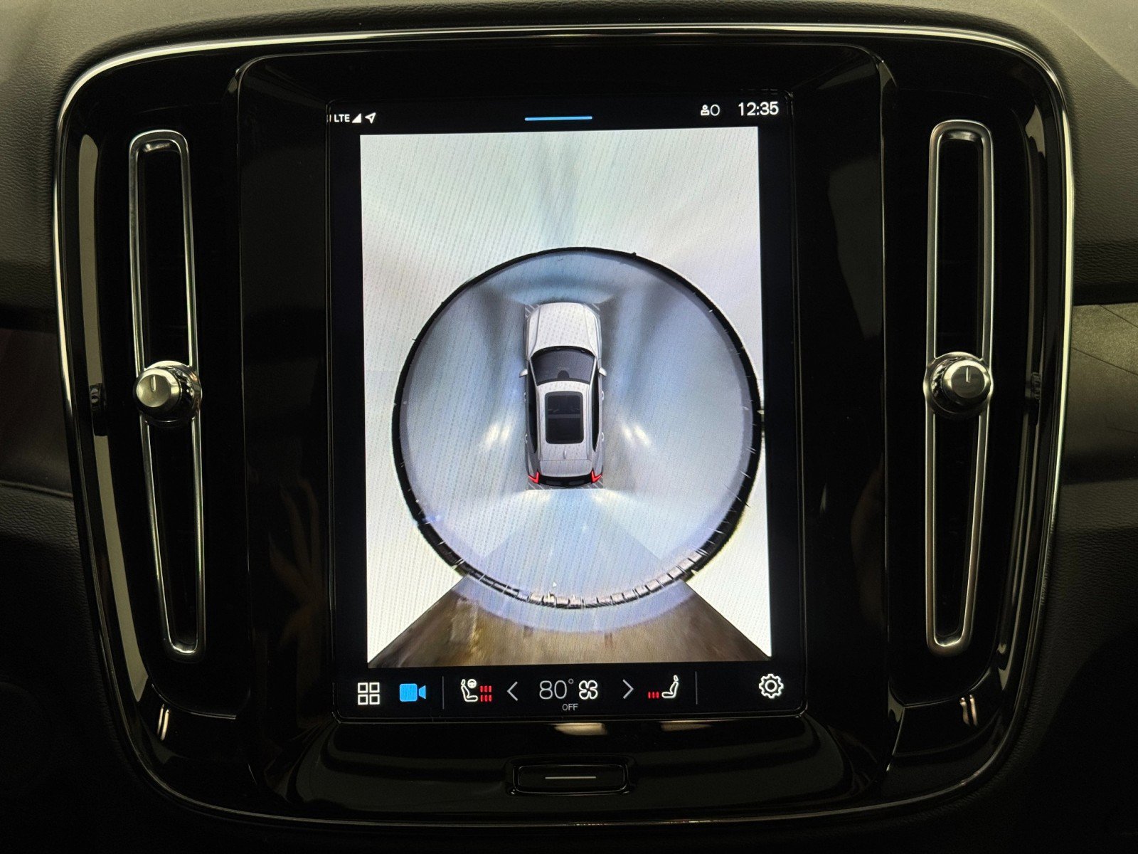 Used 2024 Volvo XC40 Recharge Plus w/ Protection Package Premier image 24