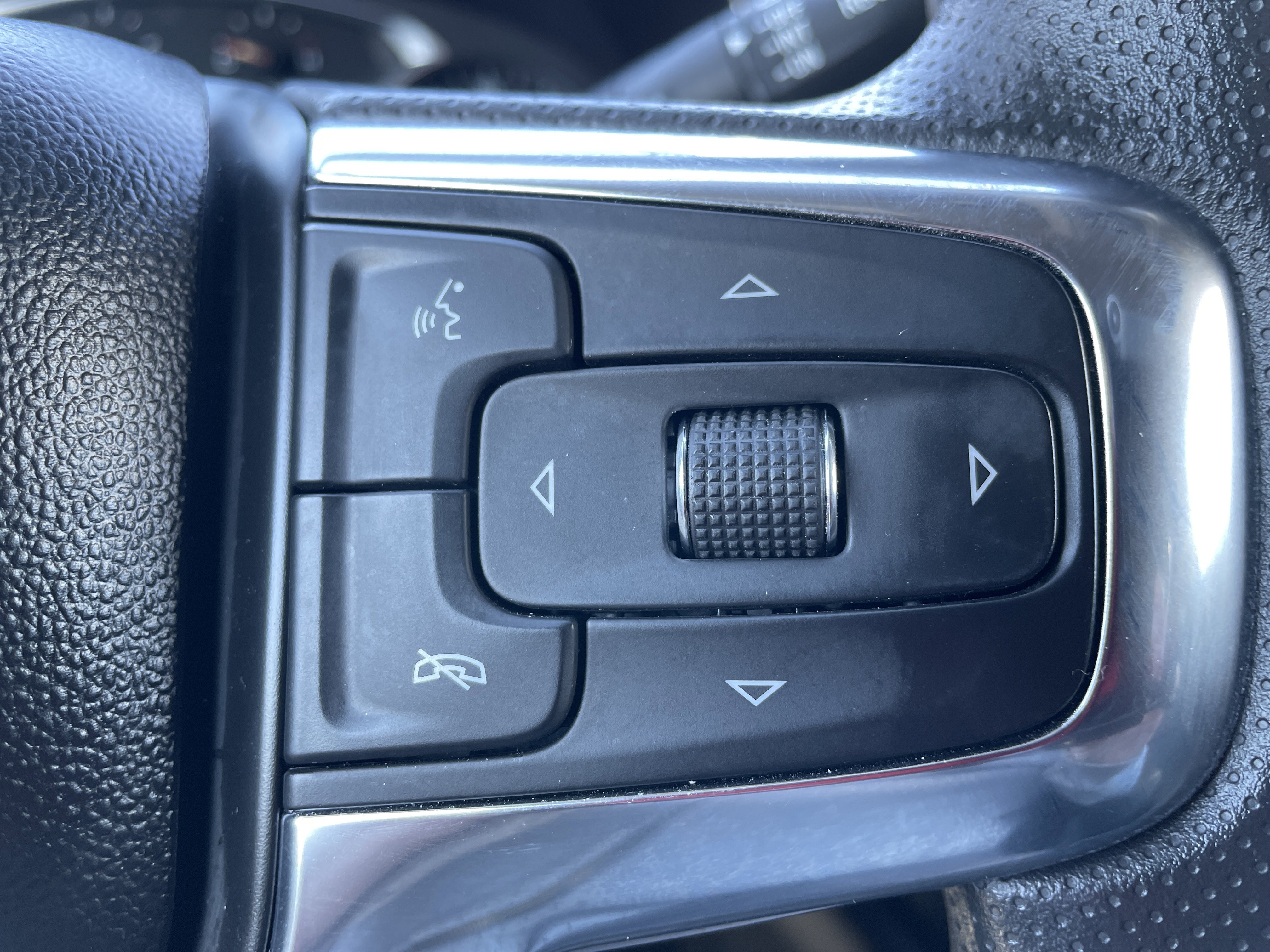 Certified 2023 Chevrolet Blazer LT w/ Convenience Package AWD/4WD image 34