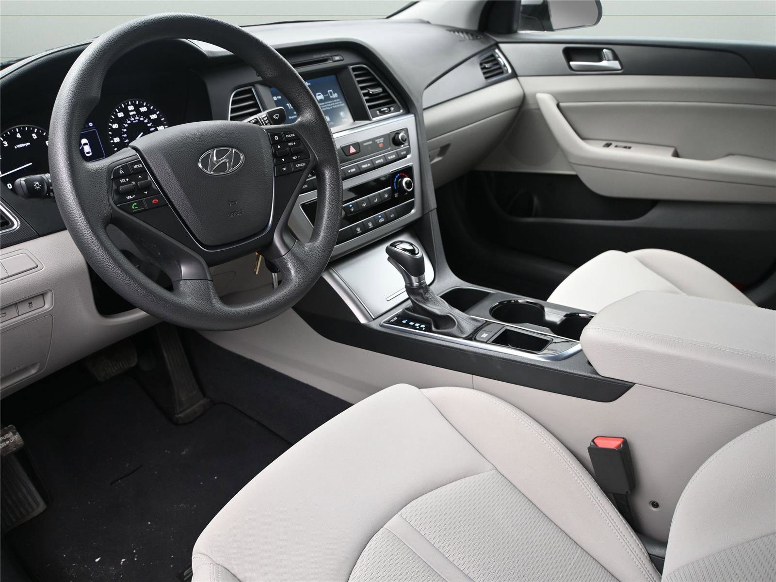 Used 2017 Hyundai Sonata Sport image 2