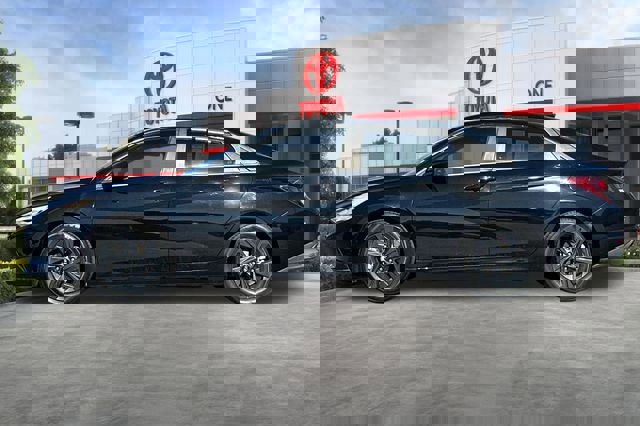 Used 2023 Hyundai Elantra SEL image 8