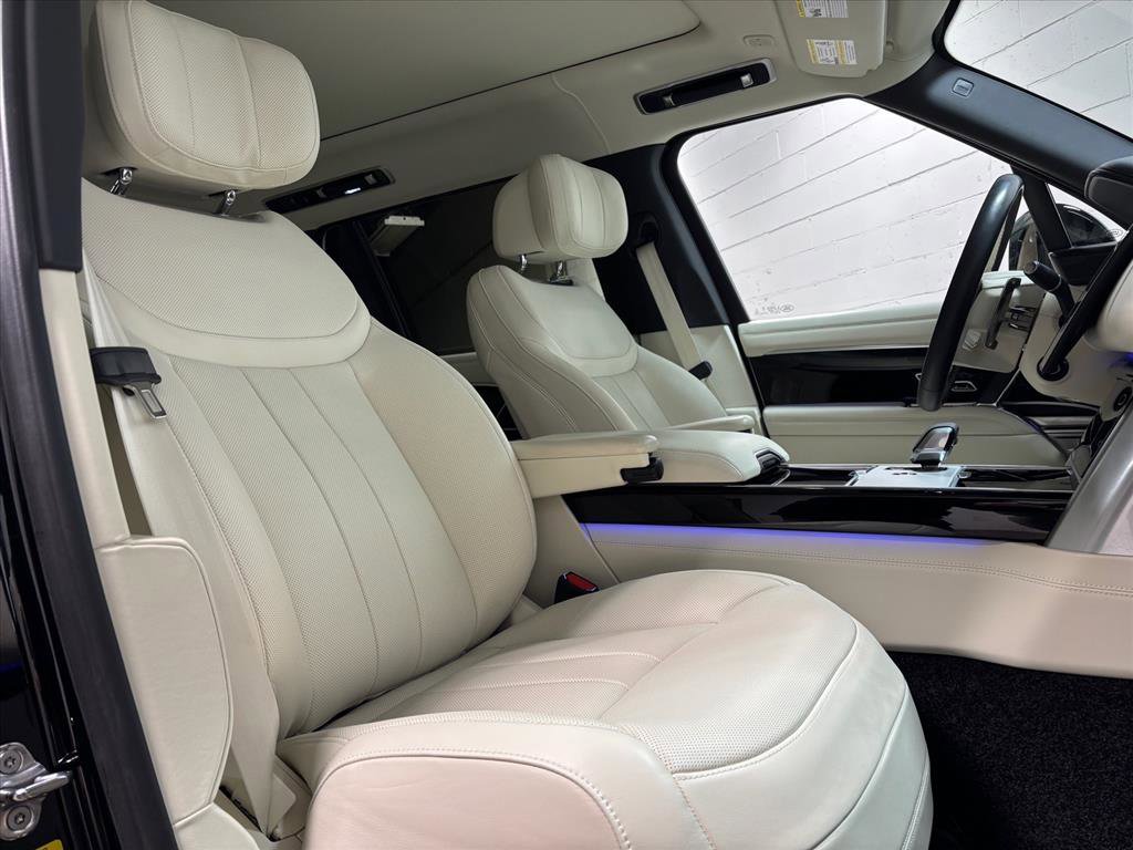 Used 2025 Land Rover Range Rover Long Wheelbase Autobiography image 29
