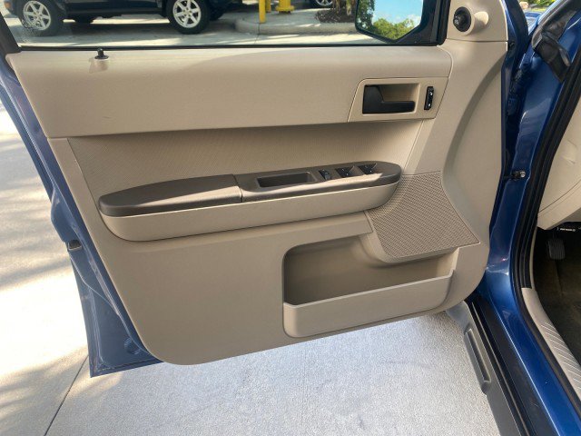 Used 2009 Ford Escape XLS image 44
