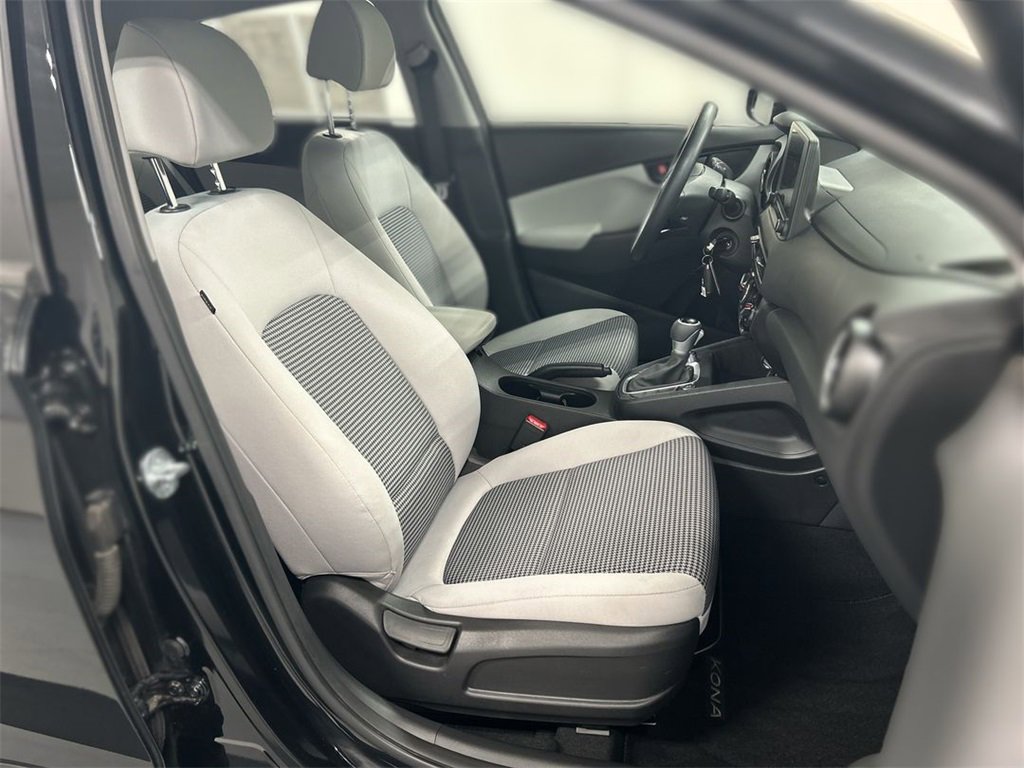 Used 2023 Hyundai Kona SE w/ Cargo Package image 22