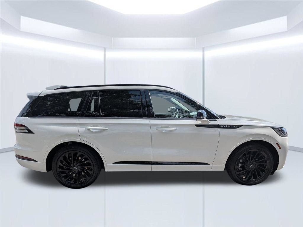 New 2026 Lincoln Aviator Reserve w/ Luxury Package RWD image 8