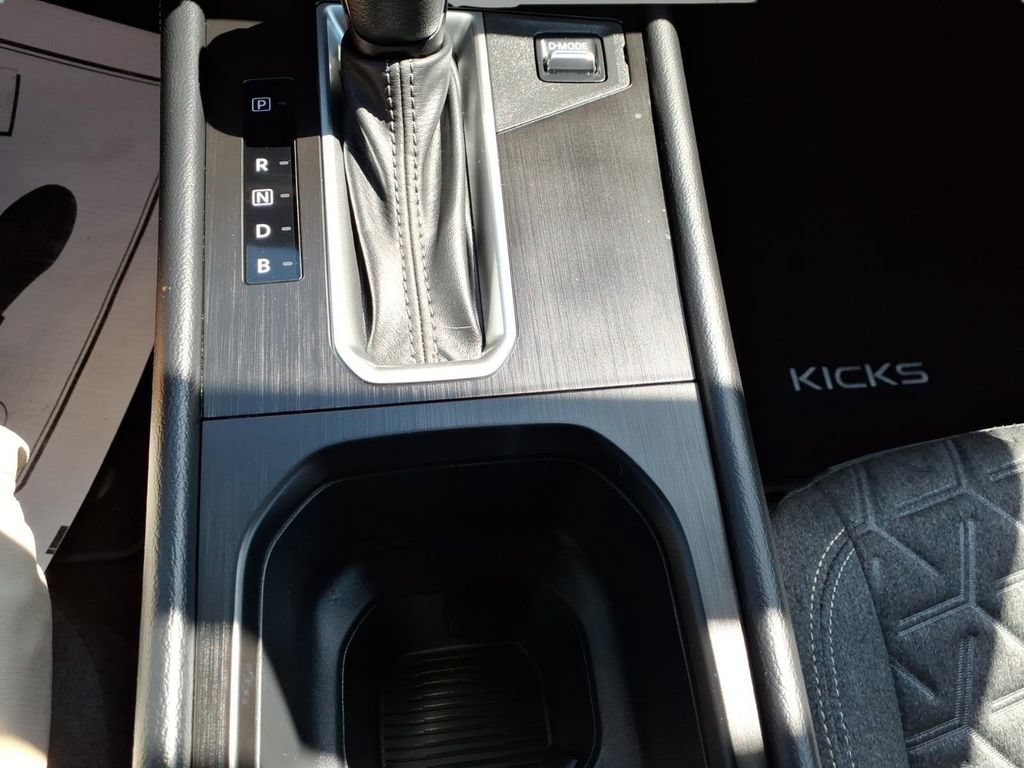 Used 2025 Nissan Kicks SV AWD/4WD image 22