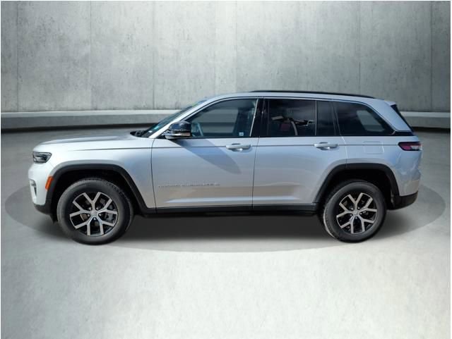 Used 2025 Jeep Grand Cherokee Limited AWD/4WD image 2