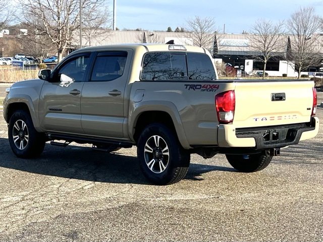 Used 2017 Toyota Tacoma TRD Sport image 5