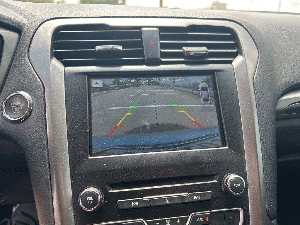 Used 2017 Ford Fusion SE w/ Equipment Group 201A FWD image 9