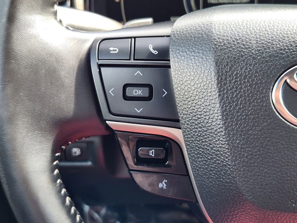 Used 2025 Toyota Camry SE image 19