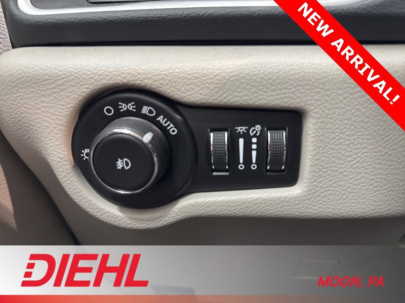 Used 2019 Chrysler Pacifica Touring-L w/ Advanced Safetytec Group image 25