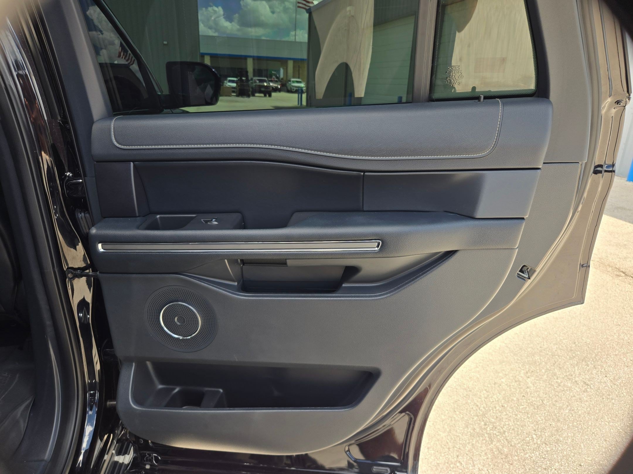 Used 2024 Ford Expedition XLT RWD image 25