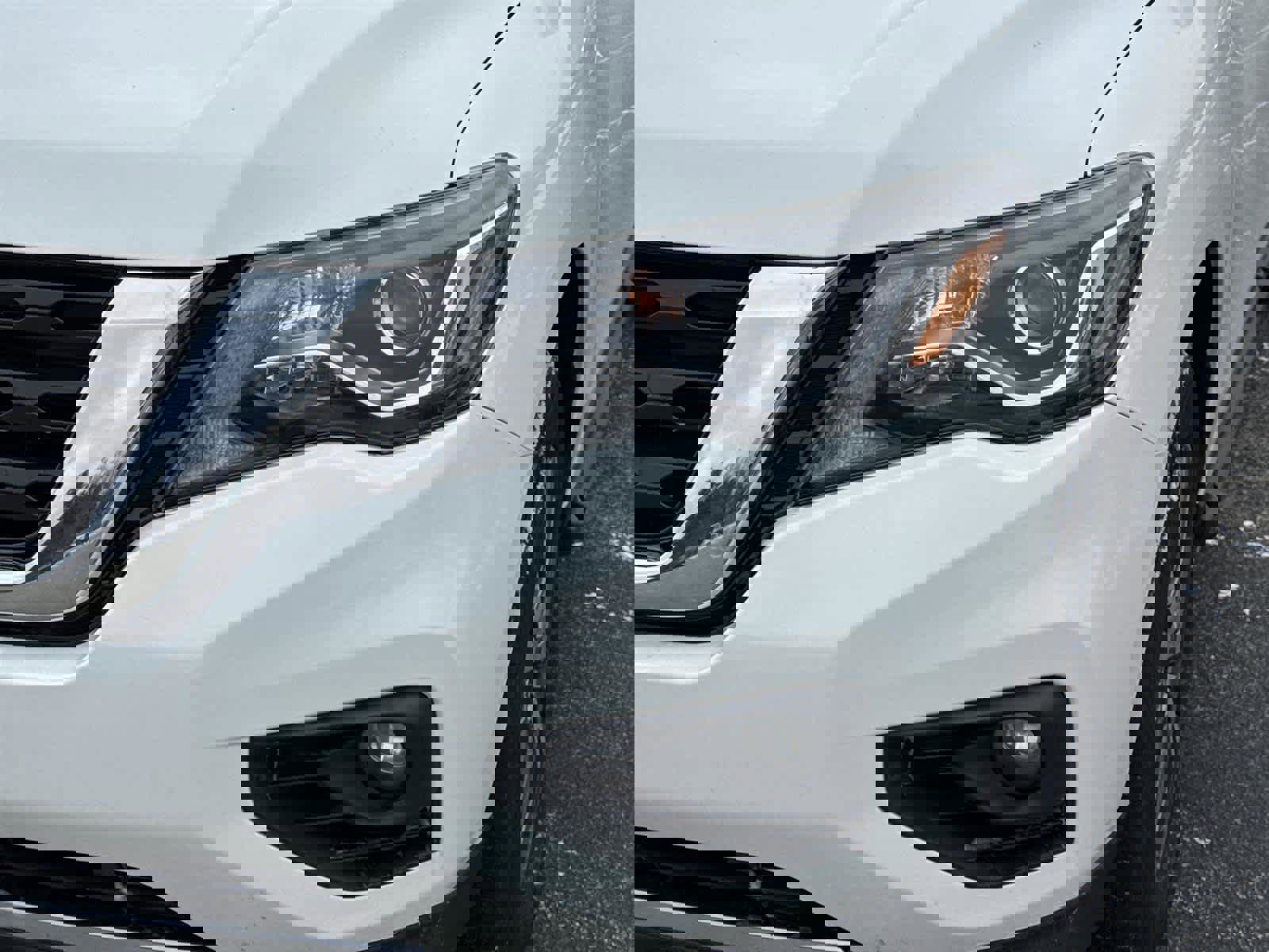 Used 2017 Nissan Pathfinder SV image 9