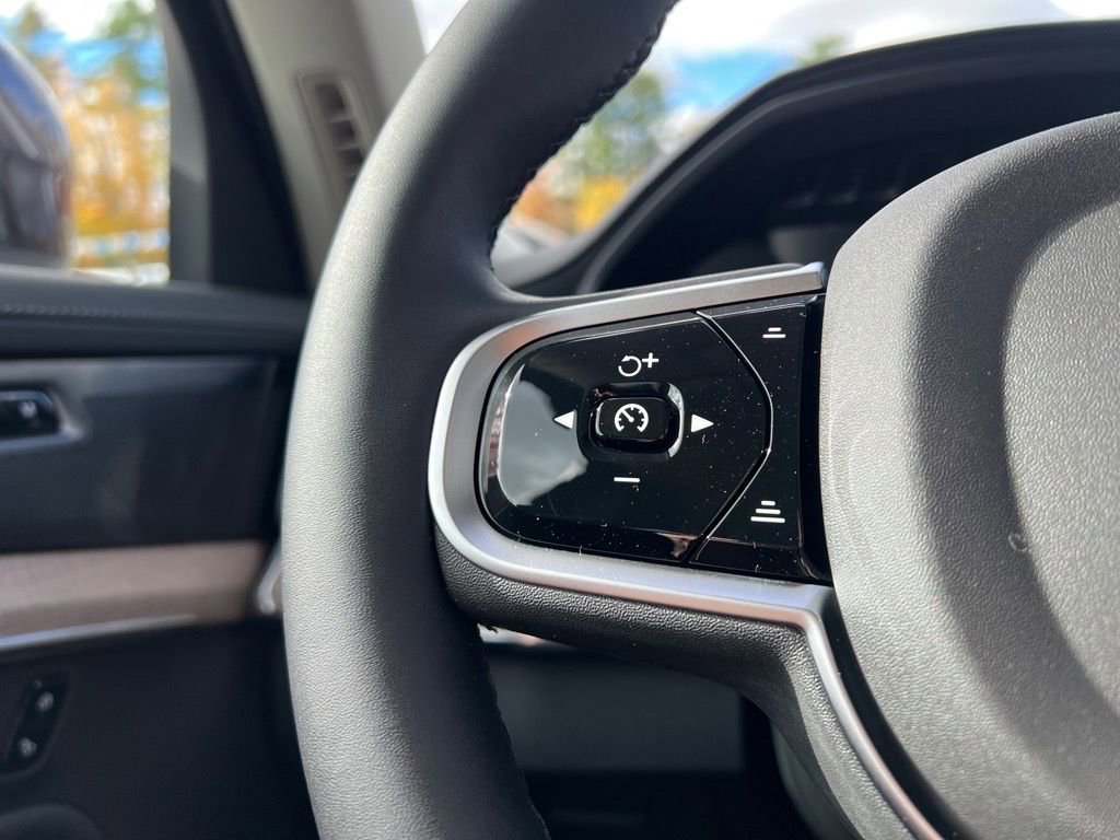 New 2026 Volvo XC90 B6 Plus w/ Protection Package Premier AWD/4WD image 13