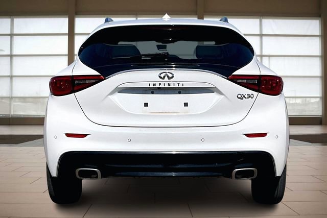 Used 2018 INFINITI QX30 Premium w/ Navigation Package image 4
