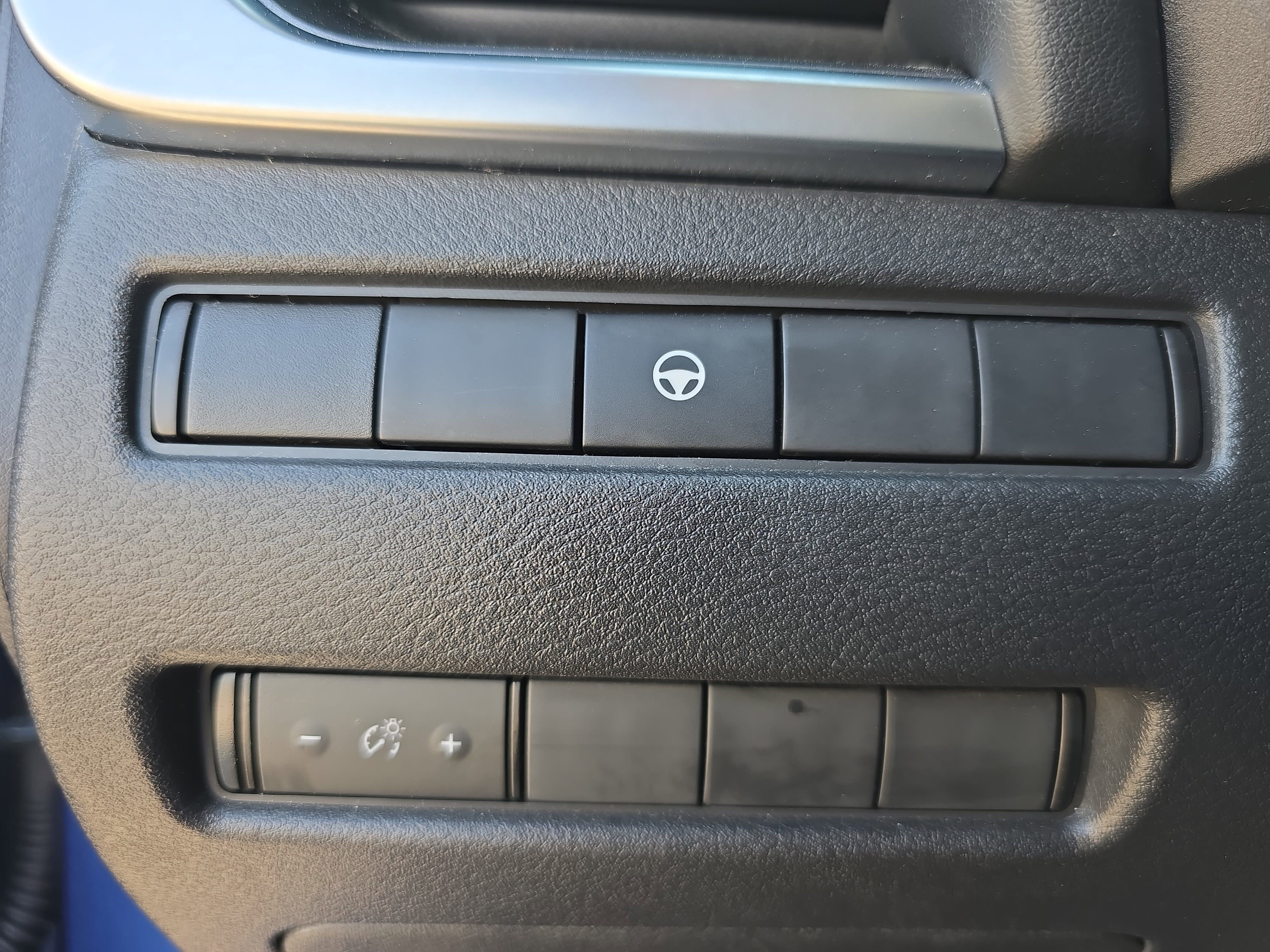 Used 2022 Nissan Rogue SV image 25