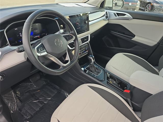 Used 2025 Volkswagen Taos SE image 17