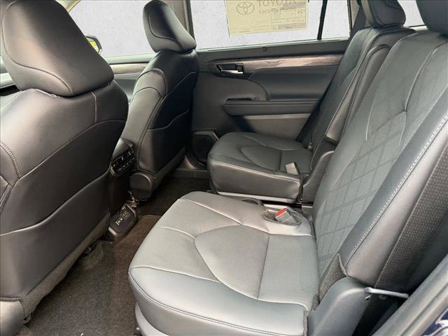 New 2026 Toyota Highlander Platinum AWD/4WD image 9