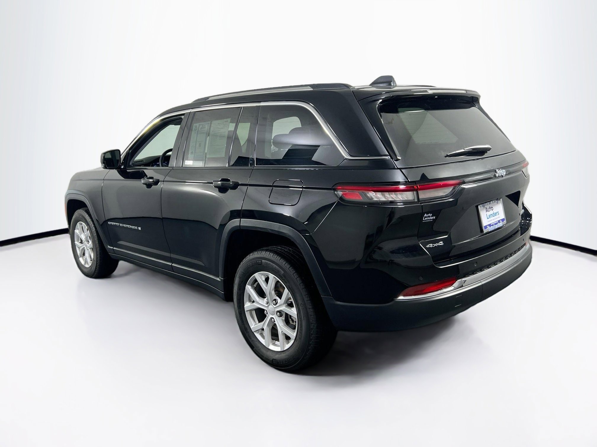 Used 2023 Jeep Grand Cherokee Limited AWD/4WD image 7