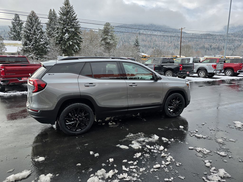 Used 2023 GMC Terrain SLT image 32