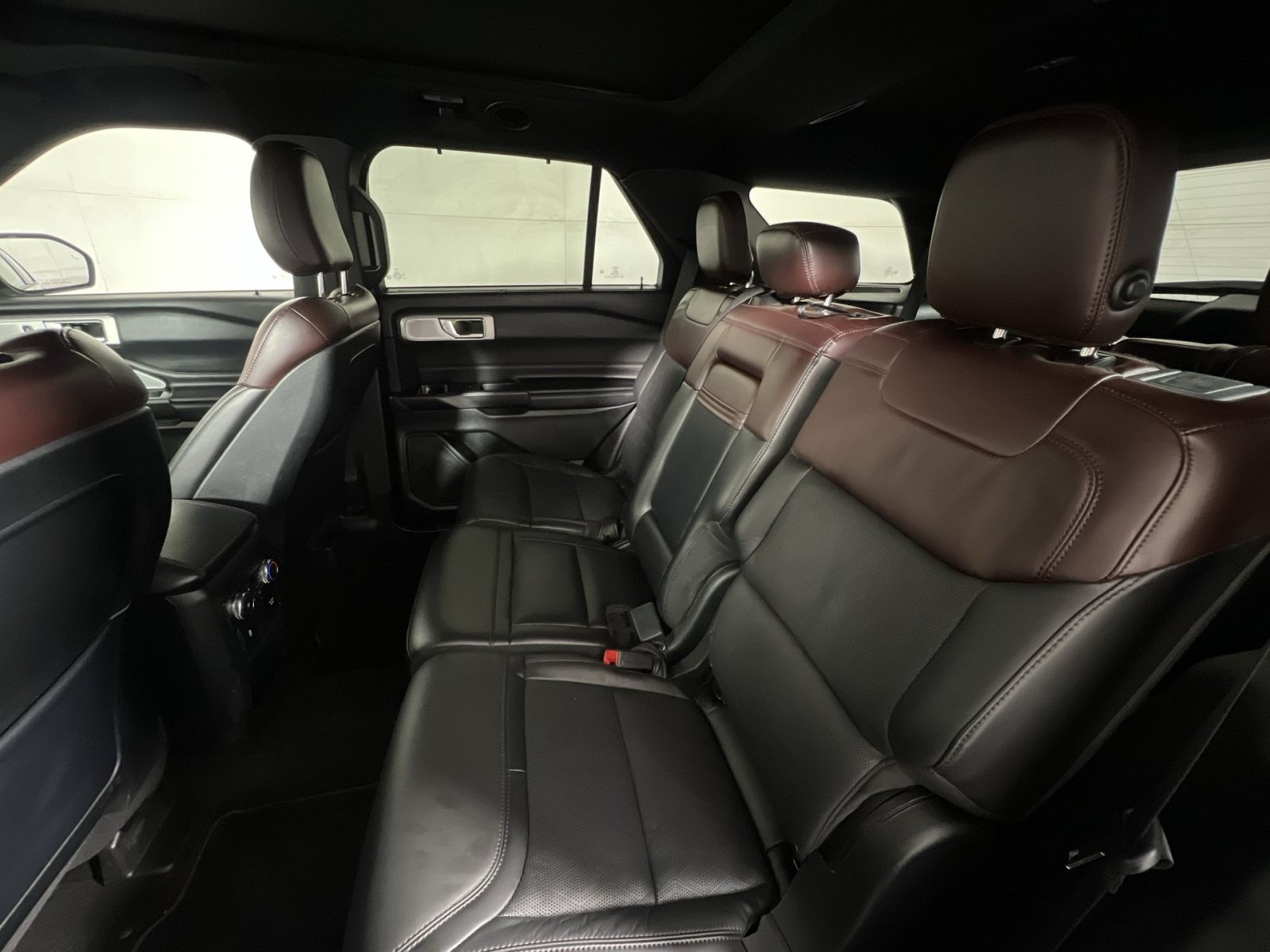 Used 2020 Ford Explorer Platinum w/ Premium Technology Package AWD/4WD image 25