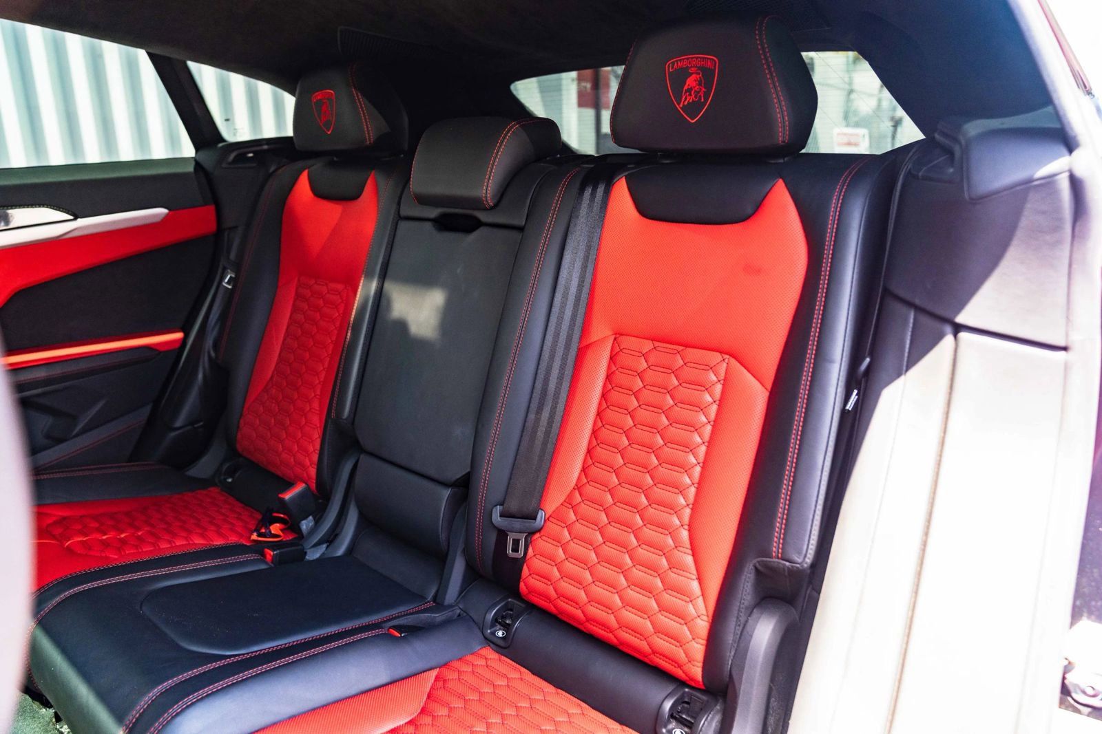 Used 2020 Lamborghini Urus AWD/4WD image 37