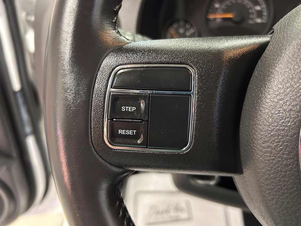 Used 2017 Jeep Patriot High Altitude AWD/4WD image 11