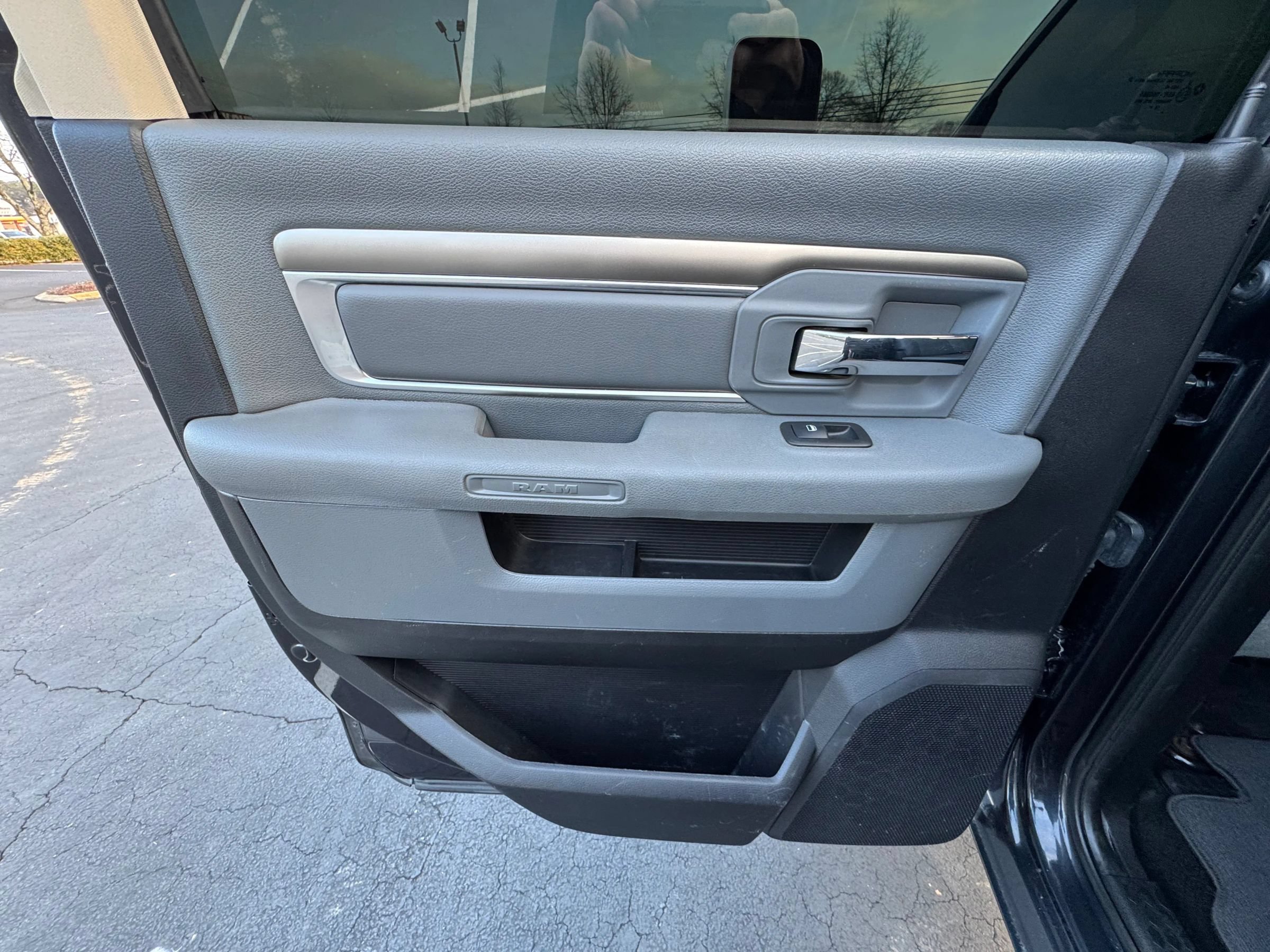 Used 2016 RAM 2500 SLT AWD/4WD image 18