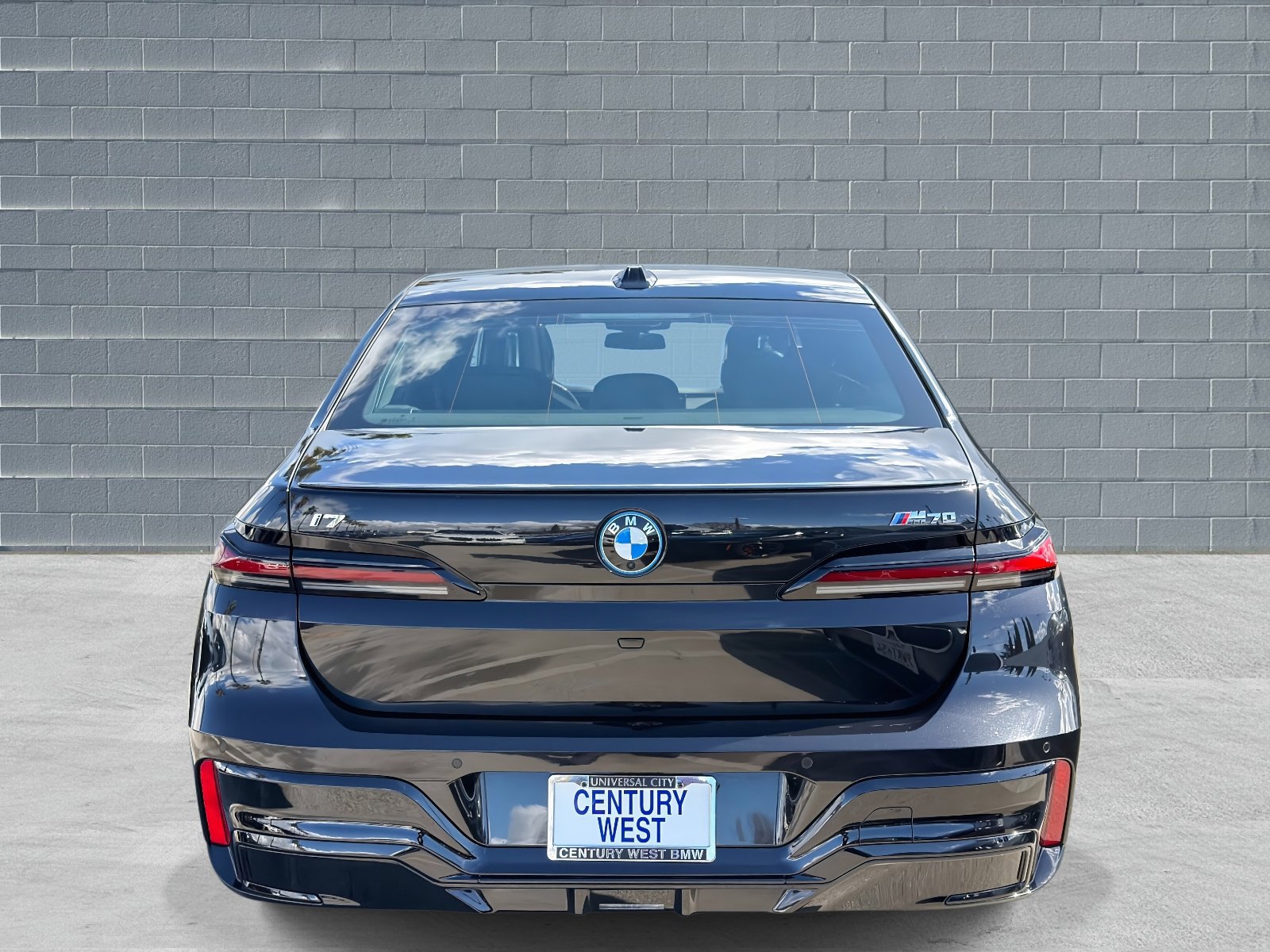 Used 2025 BMW i7 M70 w/ Executive Package image 4