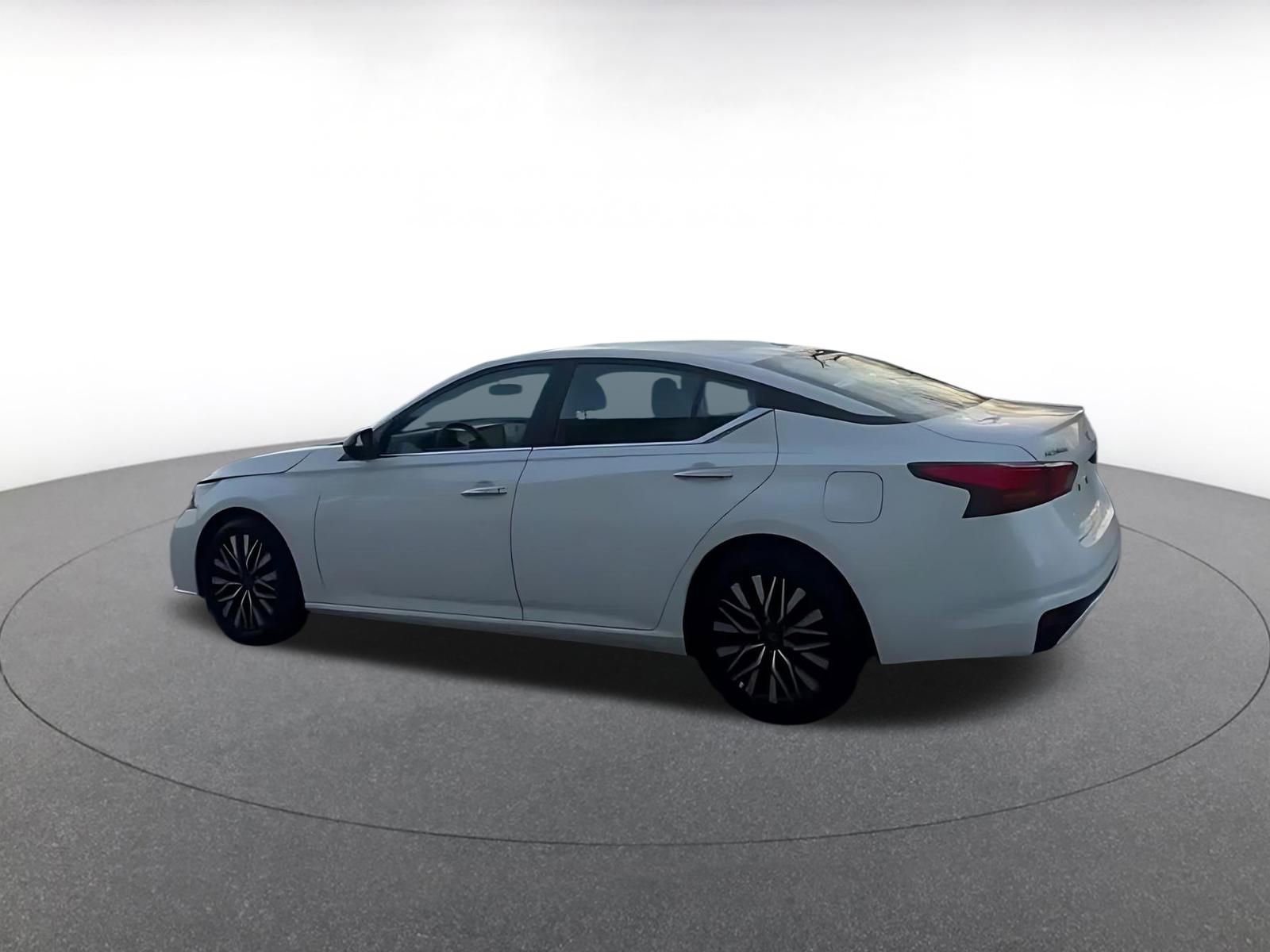 Used 2025 Nissan Altima 2.5 SV image 9