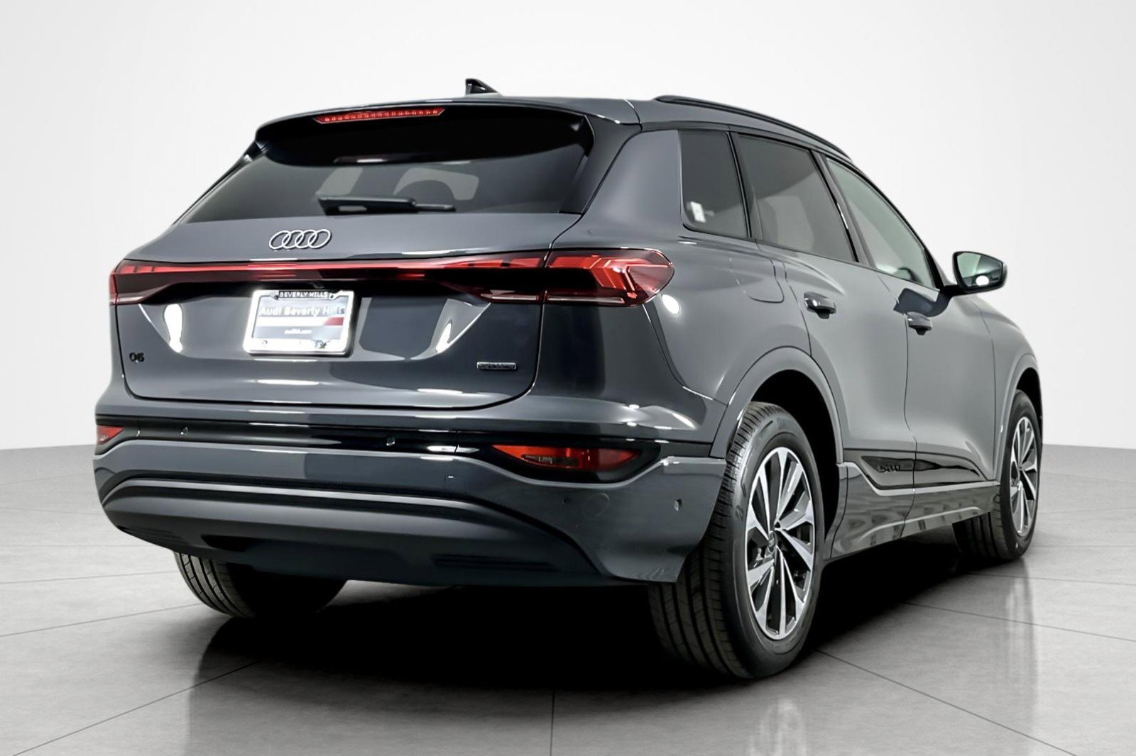 Used 2025 Audi Q6 e-tron Premium w/ Convenience Package image 5