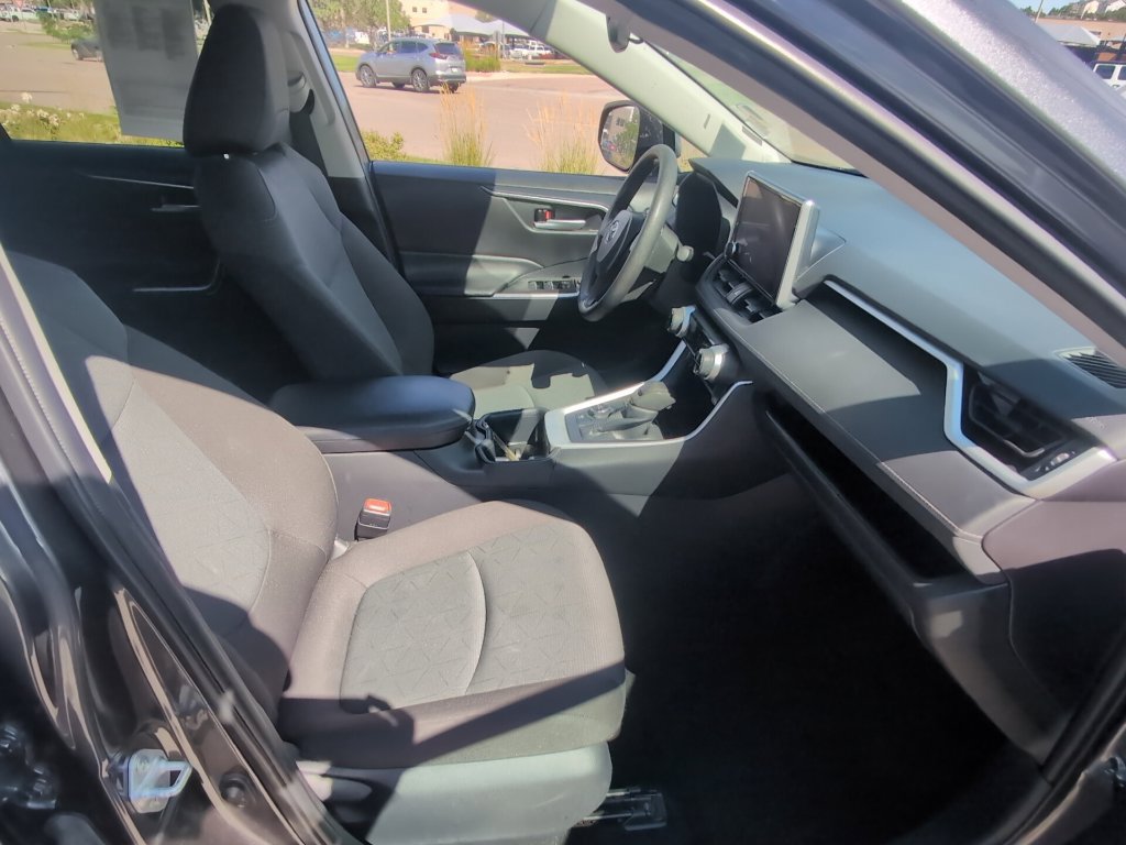 Used 2025 Toyota RAV4 XLE AWD/4WD image 27