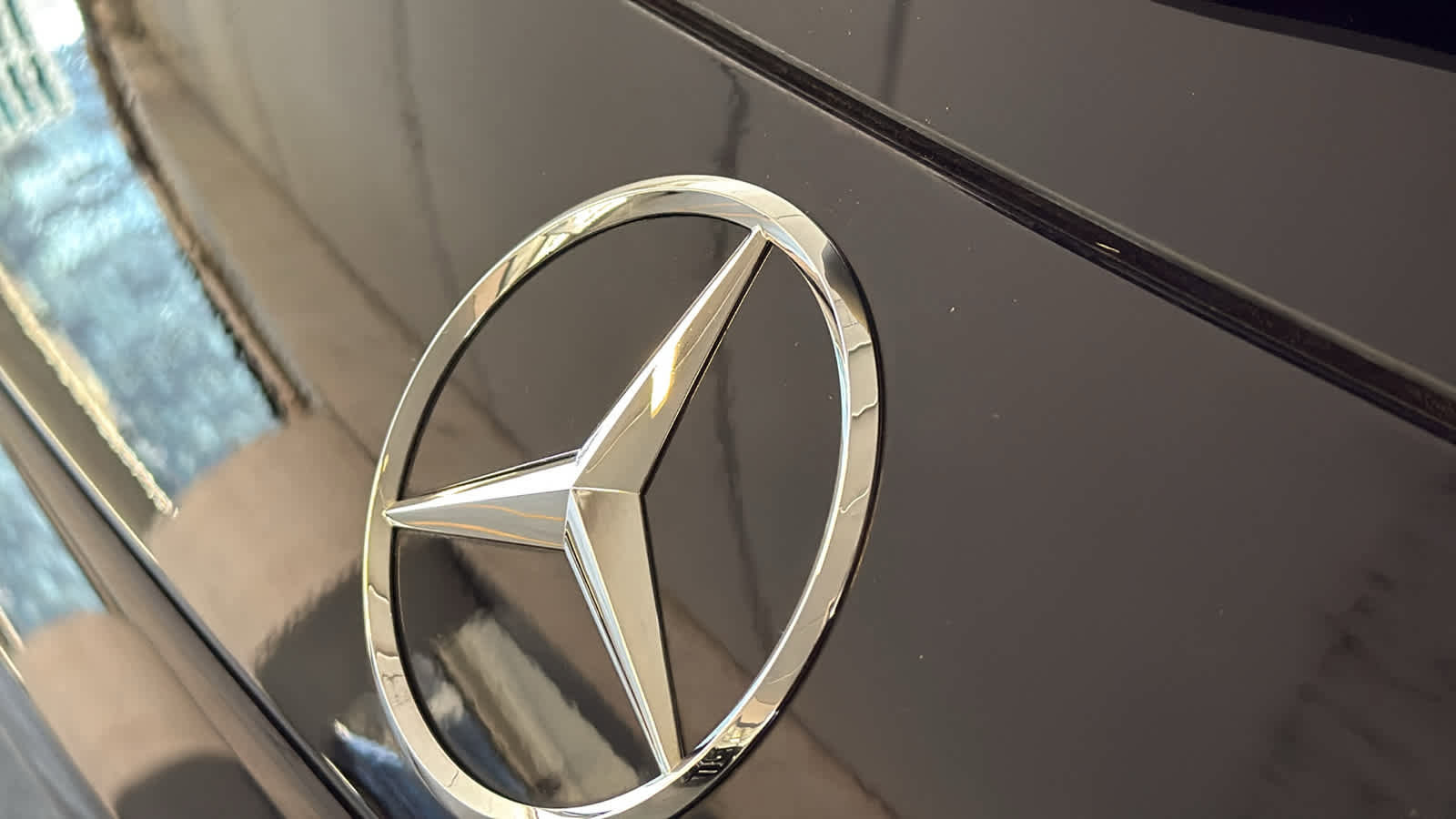 Used 2025 Mercedes-Benz GLC 300 4MATIC image 9