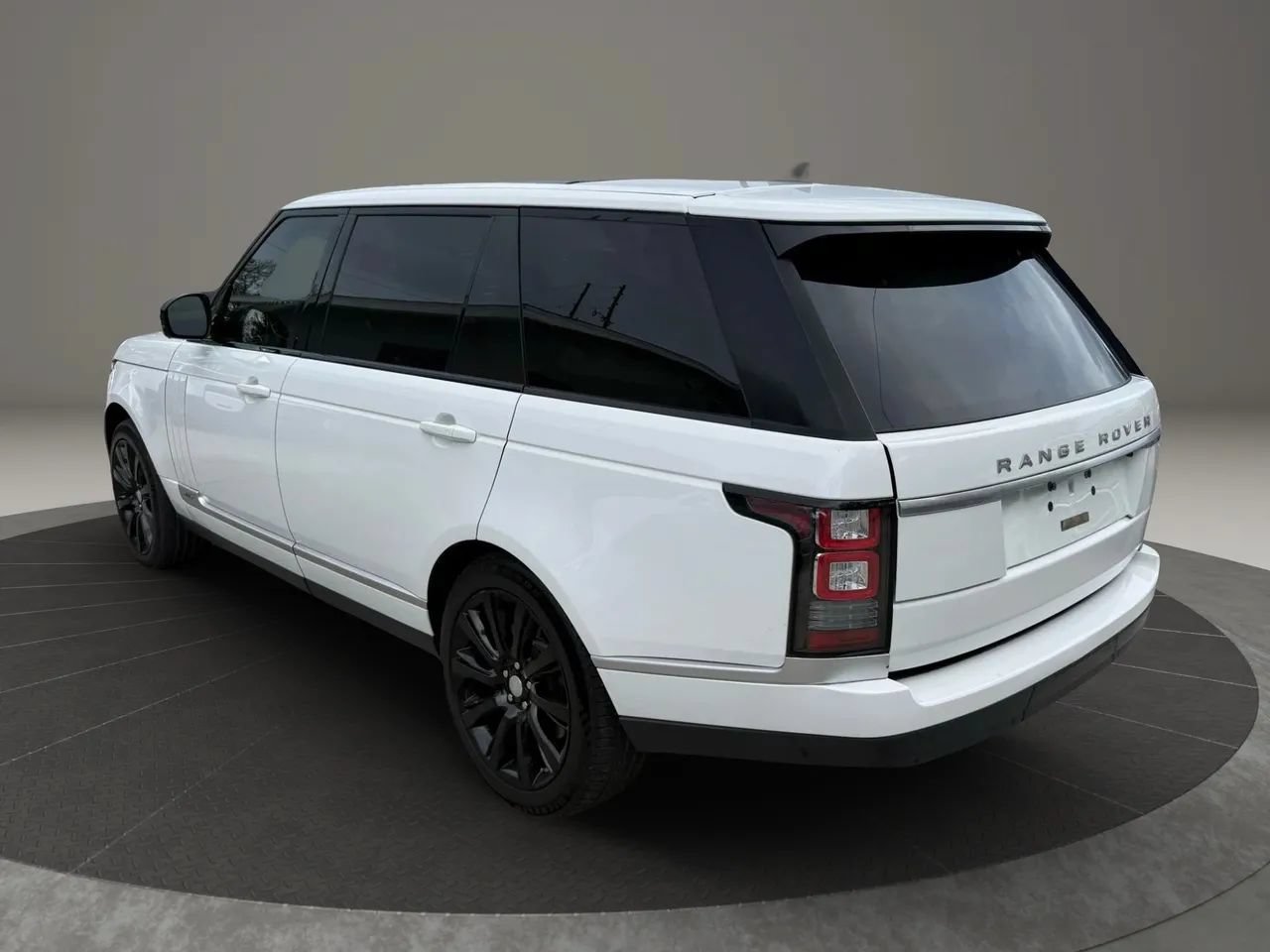 Used 2017 Land Rover Range Rover Long Wheelbase Supercharged AWD/4WD image 3