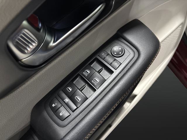 Used 2020 Chrysler Pacifica Touring-L image 19