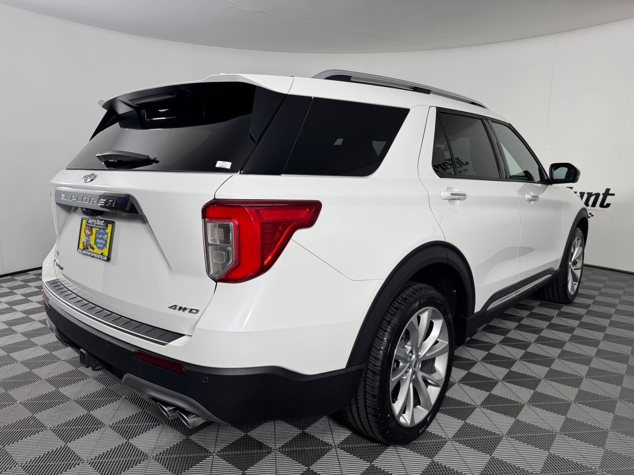 Used 2023 Ford Explorer Platinum w/ Class IV Trailer Tow Package AWD/4WD image 6